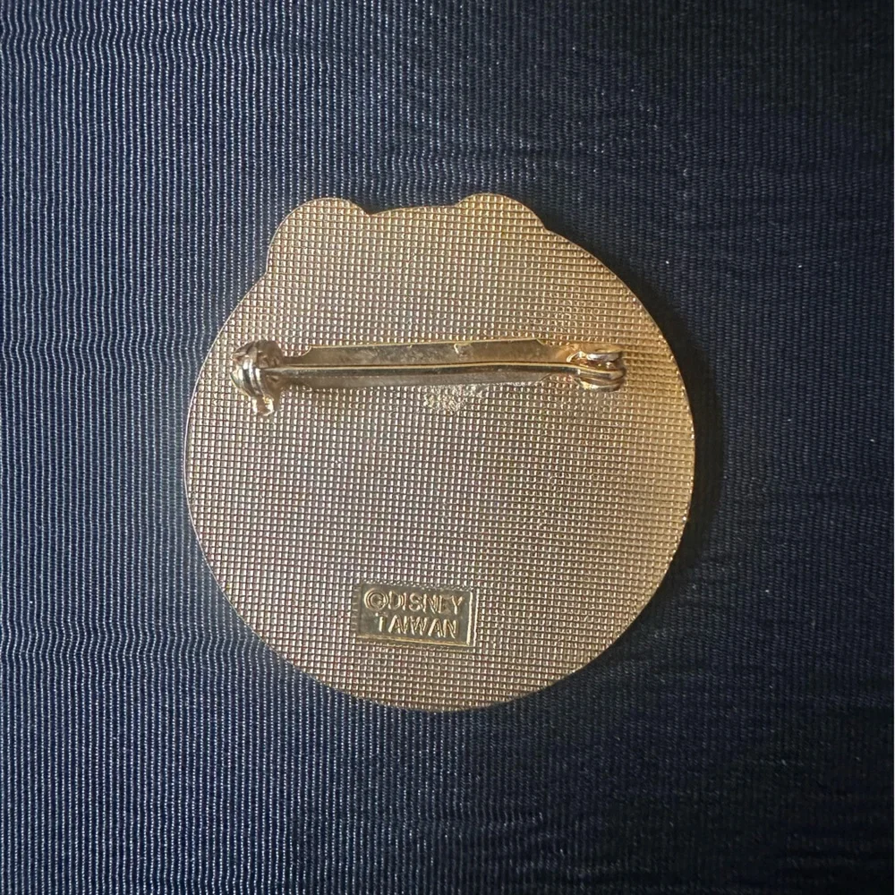 DISNEY Vintage 1st Annual Teddy Bear Convention Pin